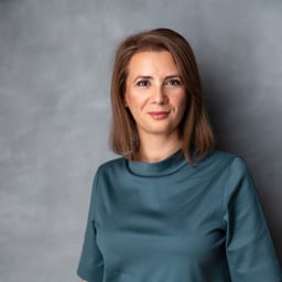 Gabriela Anton 